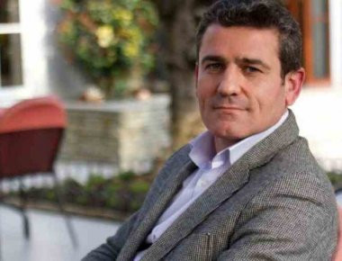 Αρνείται ότι είχε ελληνική υπηκοότητα Αλβανός δημοσιογράφος που βρίσκεται στην «μαύρη λίστα» της Αθήνας (φωτό)